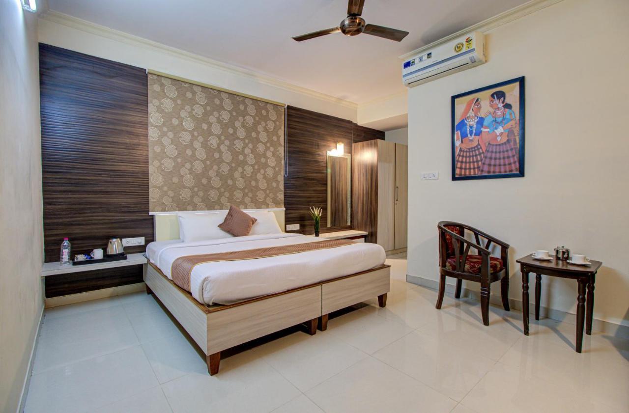 Hotel Royal Classio, บังกาลอร์ ภายนอก รูปภาพ