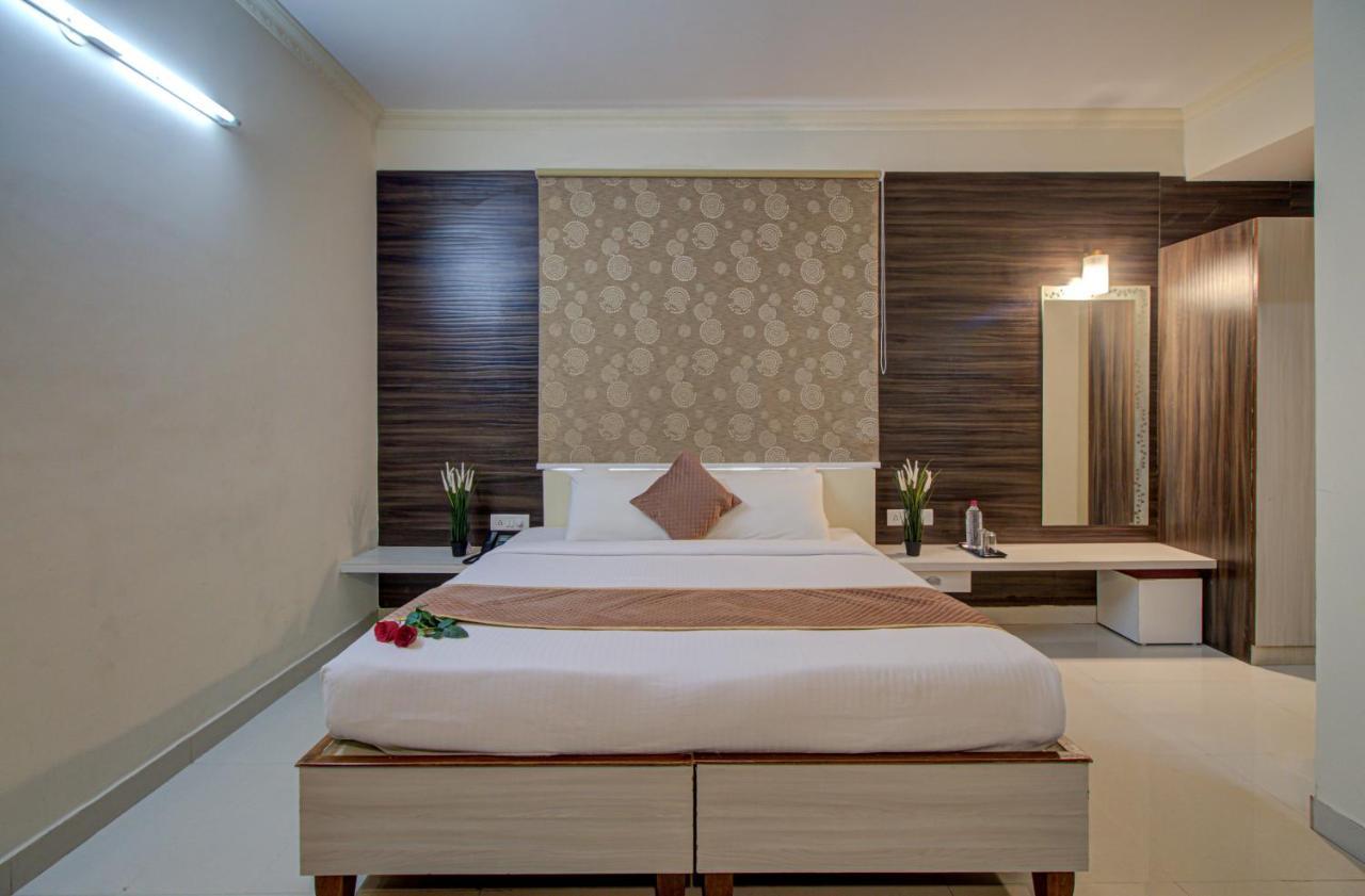 Hotel Royal Classio, บังกาลอร์ ภายนอก รูปภาพ