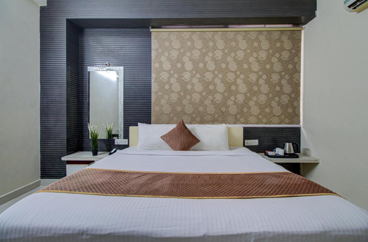 Hotel Royal Classio, บังกาลอร์ ภายนอก รูปภาพ