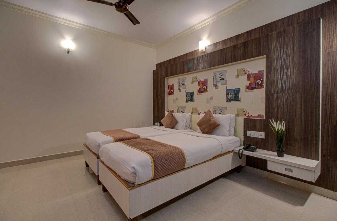 Hotel Royal Classio, บังกาลอร์ ภายนอก รูปภาพ