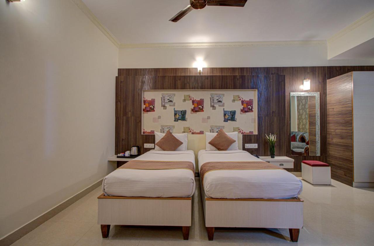 Hotel Royal Classio, บังกาลอร์ ภายนอก รูปภาพ